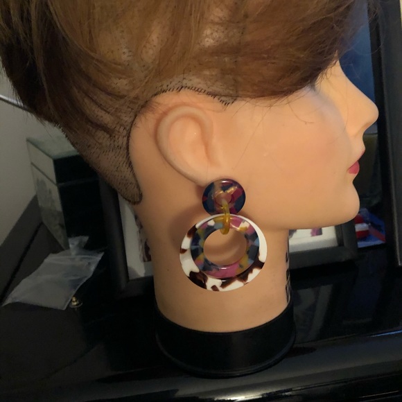 Earrings - Picture 1 of 2